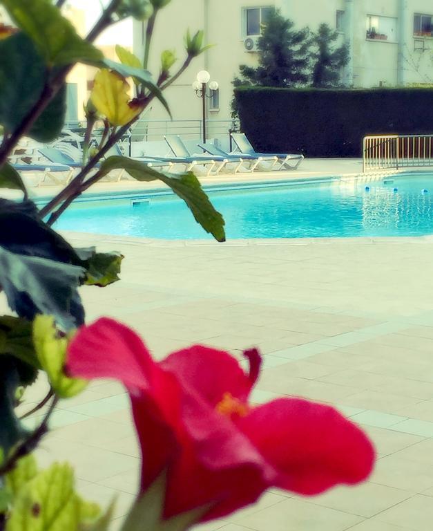 Blue Crane Hotel Apts Limassol Exterior photo